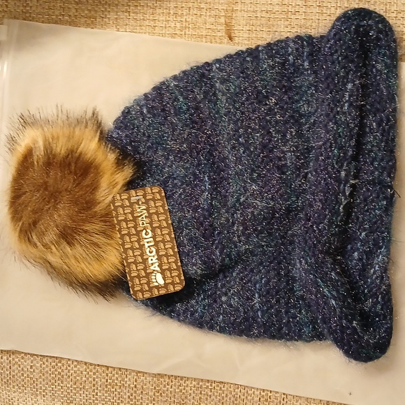 NWT ARTIC PAW HEATHER WOMEN'S BEANIE - Picture 3 of 4